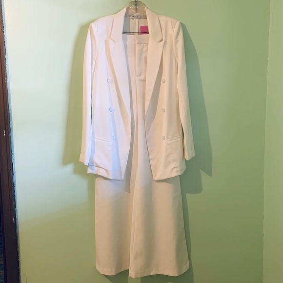 Spring Must Have White Suit - Picture 3 of 14